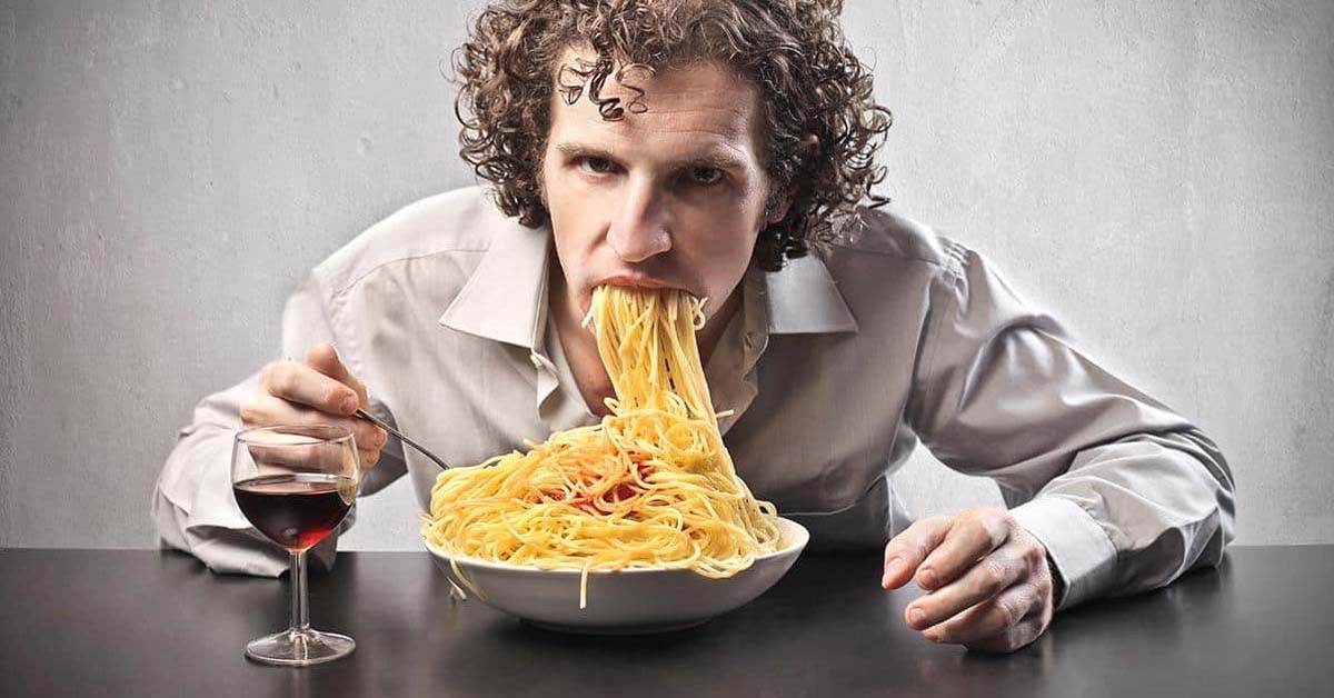 Rare eetgewoontes vreemde tafelmanieren eten slurpen spaghetti