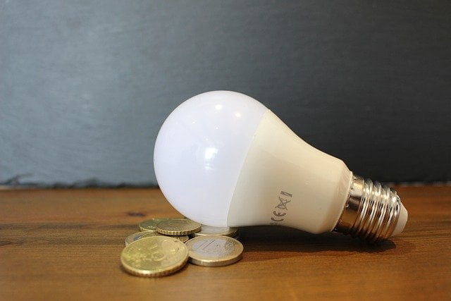 Energie kosten geld besparen lamp stroom