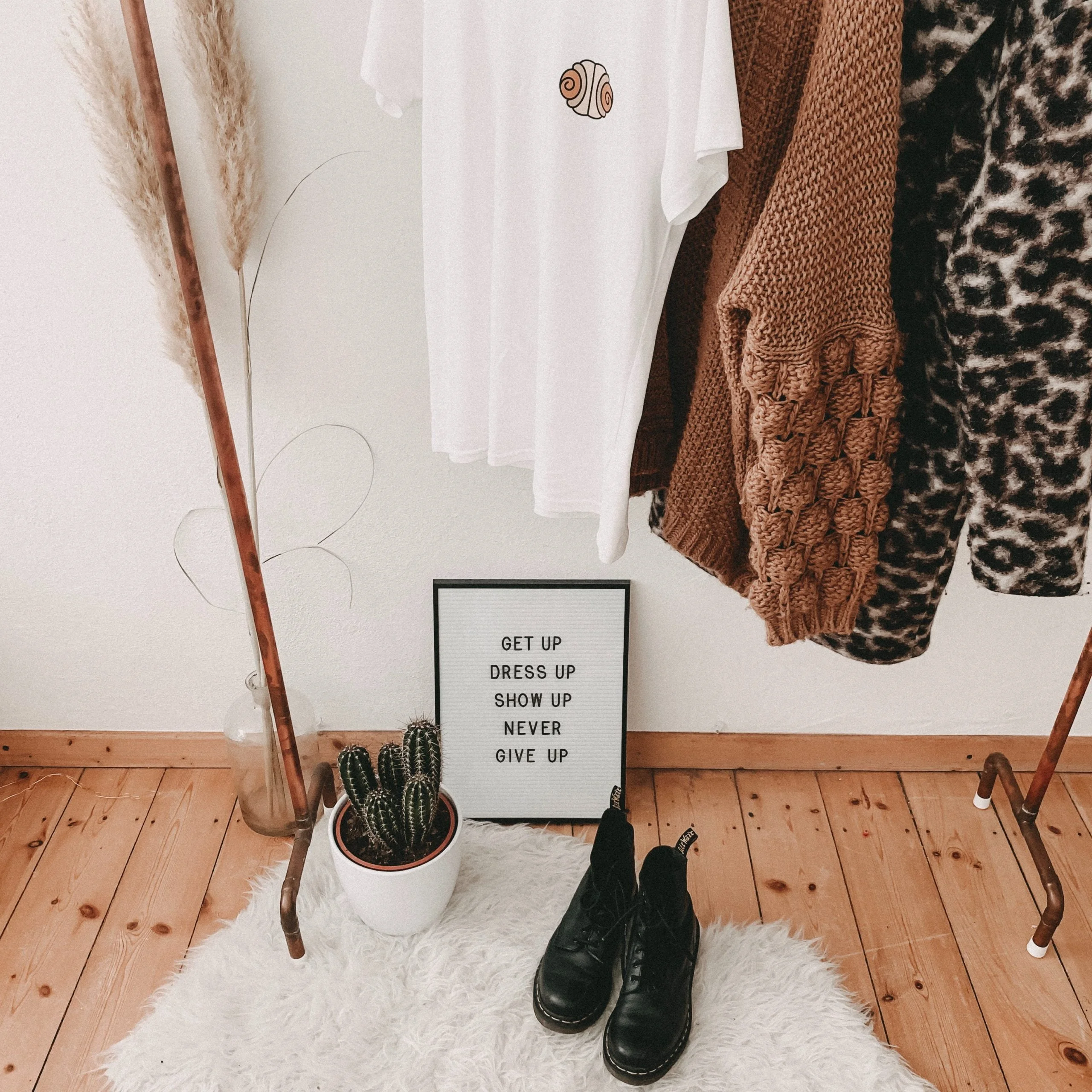 quote kleren hangers capsule wardrobe