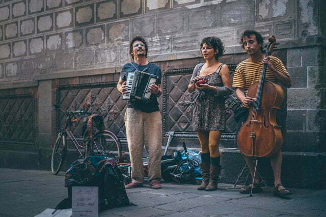straatmuzikanten stad barcelona citytrip